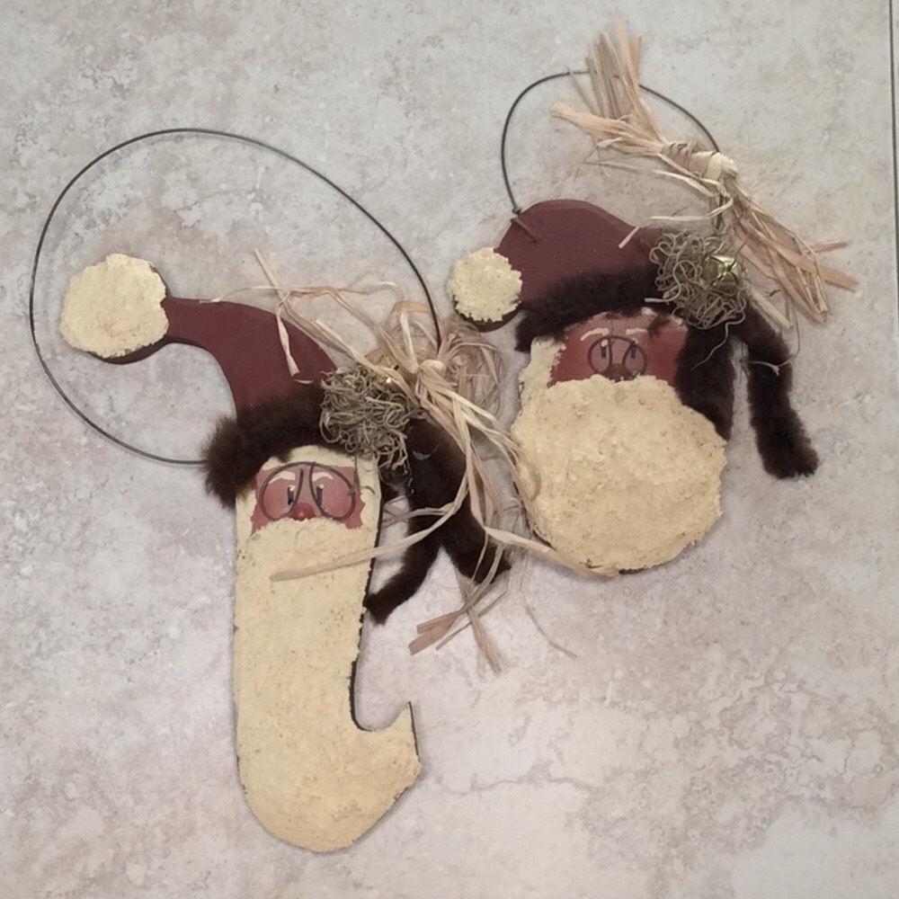 Set of 2- Antiqued Wooden Santa’s Holiday Decor
